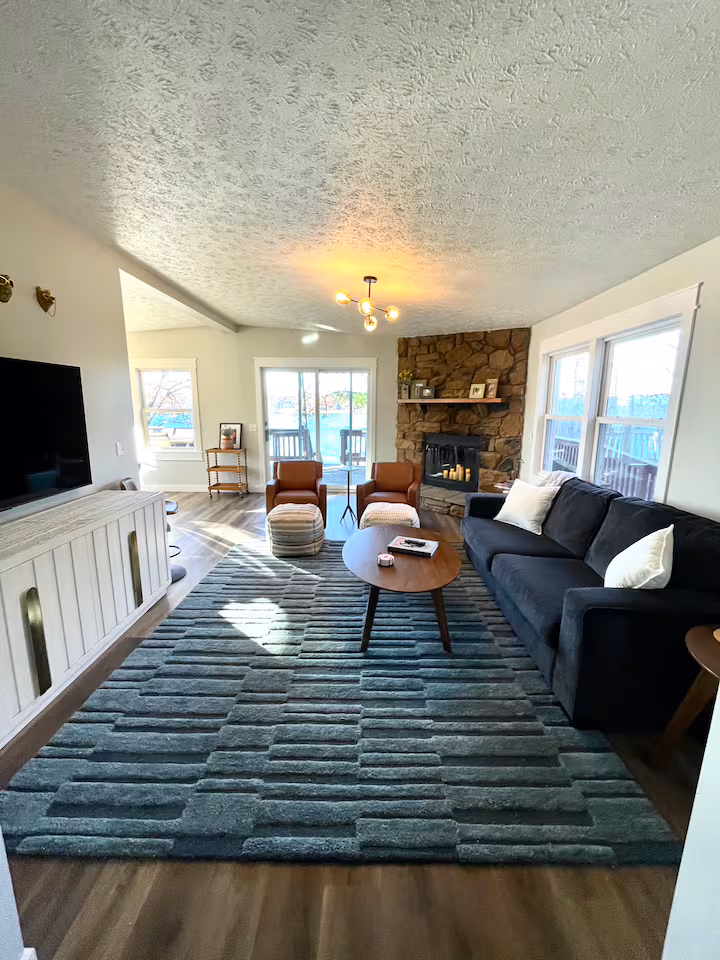 Living room at Cable Lakehouse